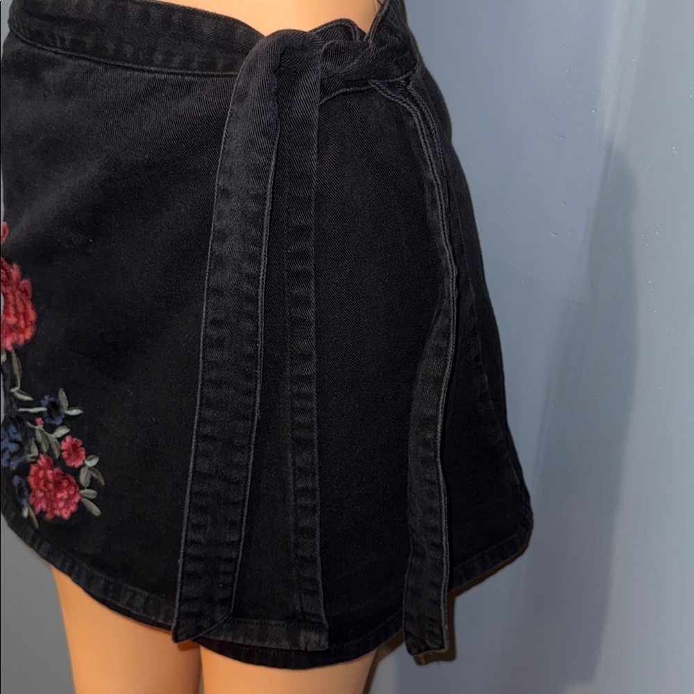 Sadie & Sage Embroidered Denim Wrap Skirt - Size Medium - Picture 3 of 8